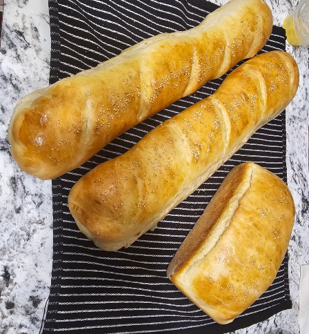Strawberry cake with fresh berries