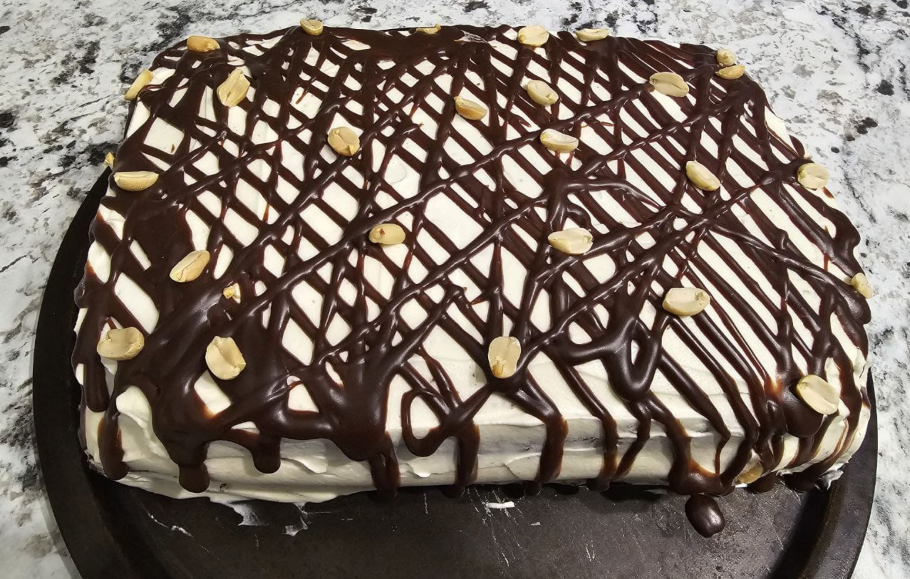 Strawberry cake with fresh berries