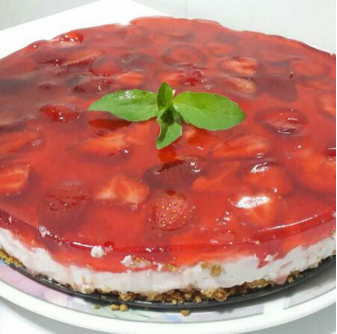 Strawberry cake with fresh berries