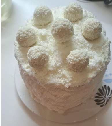 Strawberry cake with fresh berries